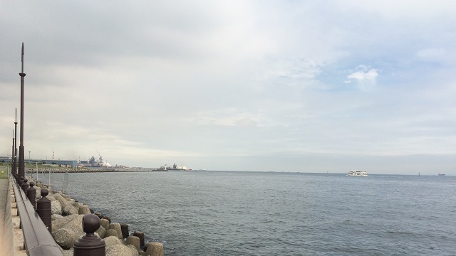 大黒ふ頭の海