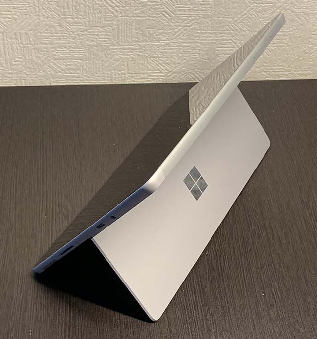 スタンドを立てる