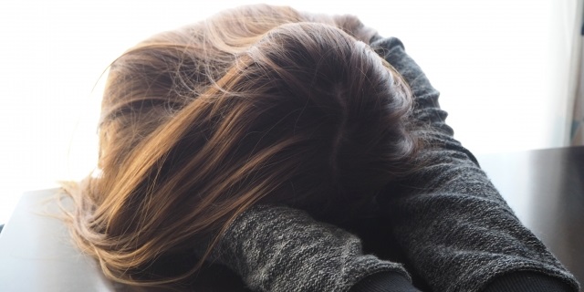 耐え難い片頭痛