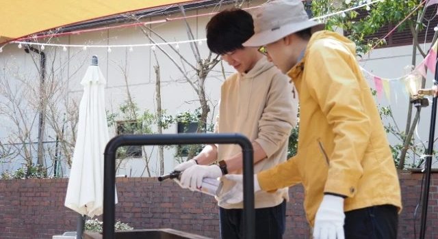 炭起こし中の写真