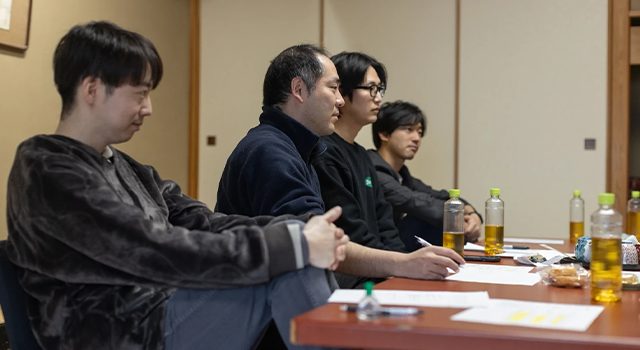 会議中の各課リーダーの写真